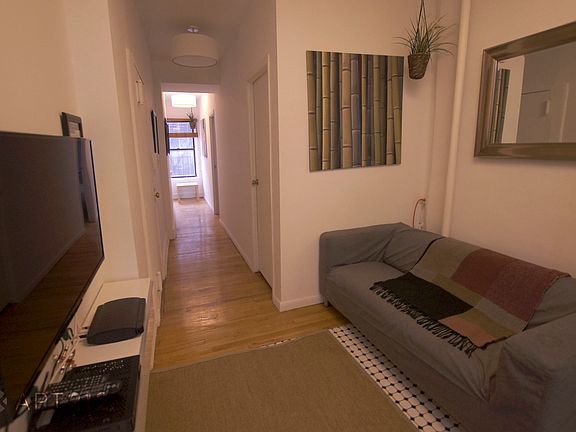 5th image of 247 Elizabeth St APT 6