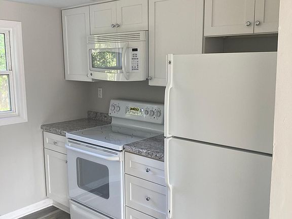 4th image of 22611 Blackburn St