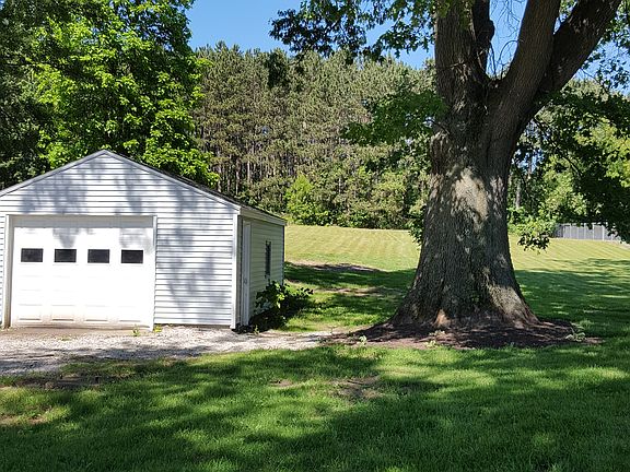 detached garage/workshop