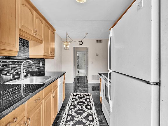 4th image of 224 Hibiscus Avenue #258