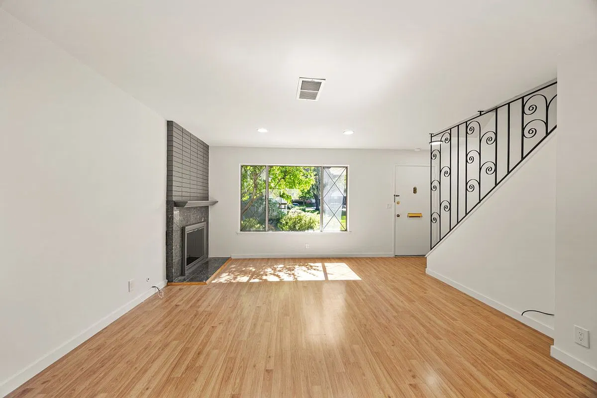 2 bed, 1.5 bath, 1152 sqft, $2,900 — Photo 3