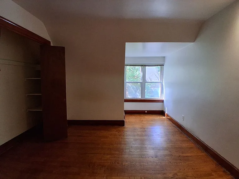 172 E Green St #B — Photo 6