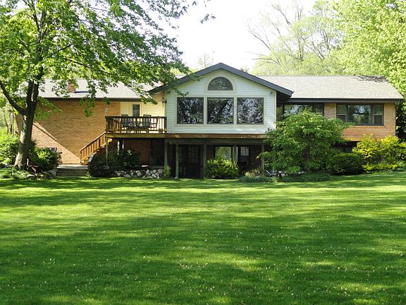 WATERFRONT home w/ large deck