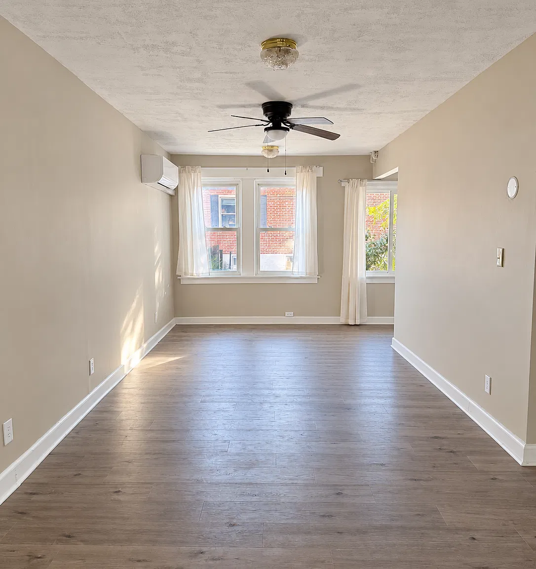 3 bed, 1300 sqft, $2,395 — Photo 4