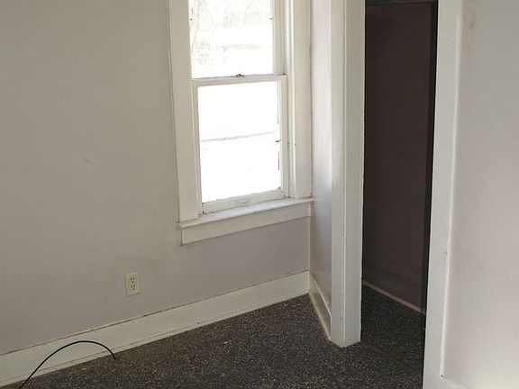 4th image of 380 Oak Ave APT 1