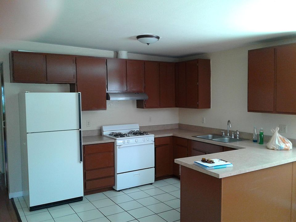 2nd image of 1233 Crescent Dr APT 5