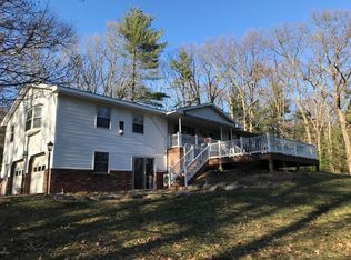 110 School House Ct, Milford, PA 18337