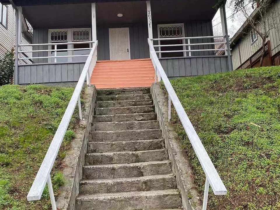 2052 14th Ave W