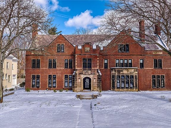 2nd image of 2965 Fairmount Blvd