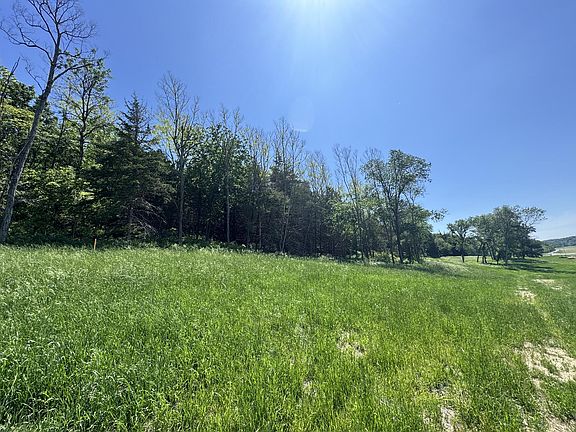 4th image of 2294 Bluff Rd