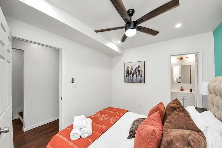 3760 Rio Vista St — Photo 8