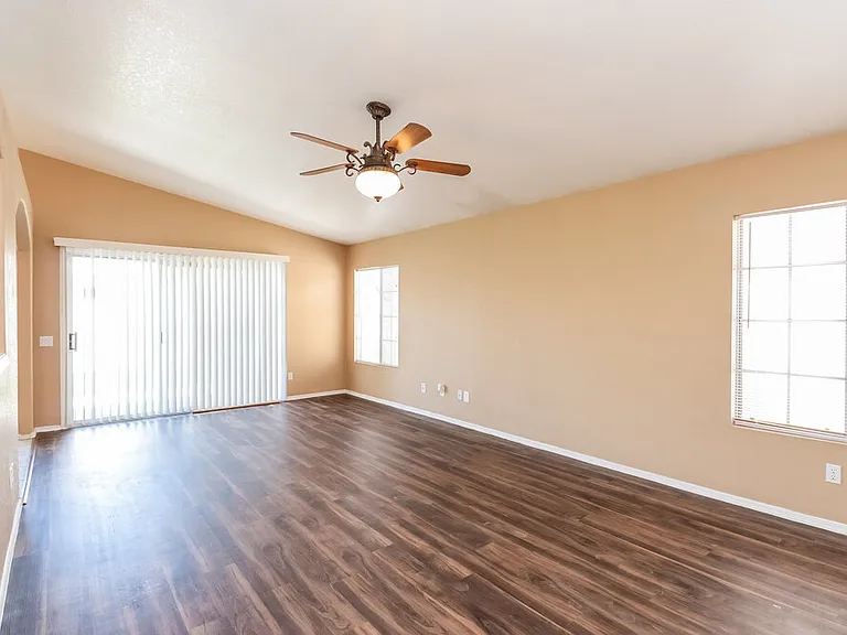 146 W Melody Ct — Photo 2