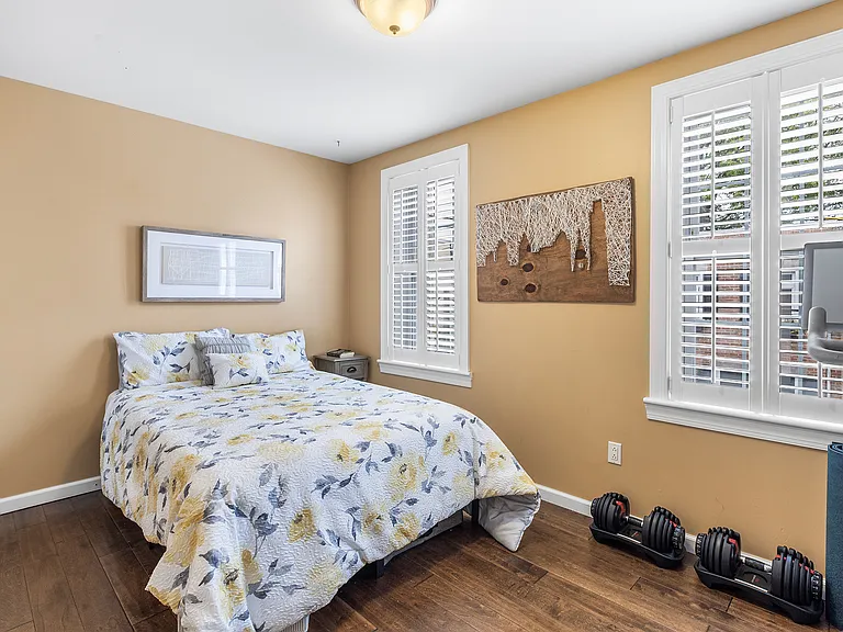 1513 Montrose St — Photo 16