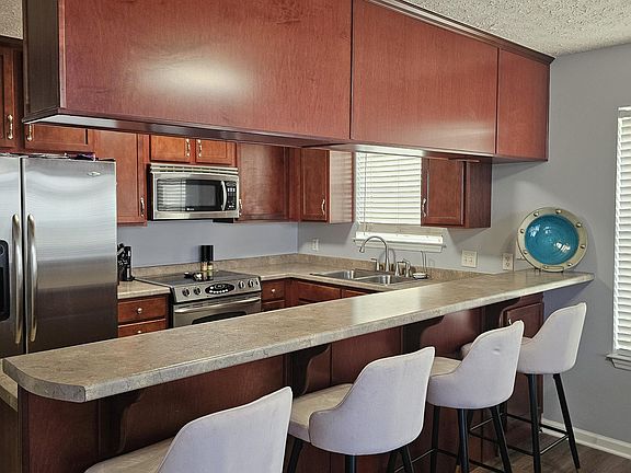 5th image of 183 White Cap Way