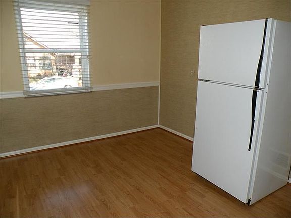 4th image of 6817 Vinewood Ave