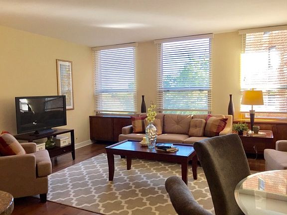 3rd image of 2626 N Lakeview Ave APT 307