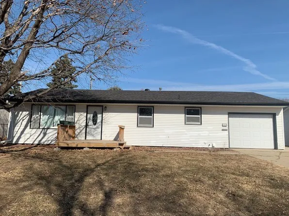 200 James Pl, Yankton, SD 57078