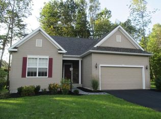 60 Madeleine Ln, Glenmont, NY 12077