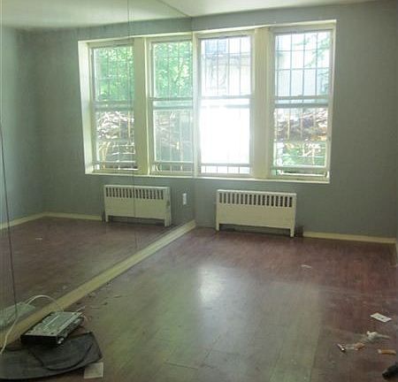 4th image of 606 Eastern Pkwy