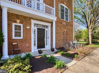 2520 Walnut Leaf Ln, Herndon, VA