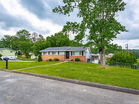3rd image of 1214 Radmoor Dr