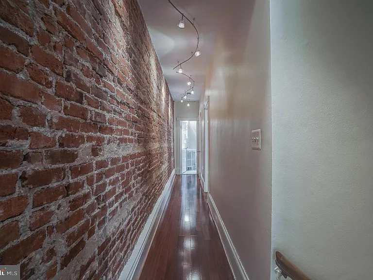 1025 30th St NW — Photo 11