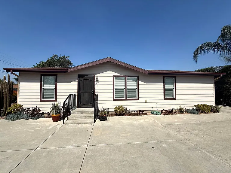 7182 Amherst St — Photo 1