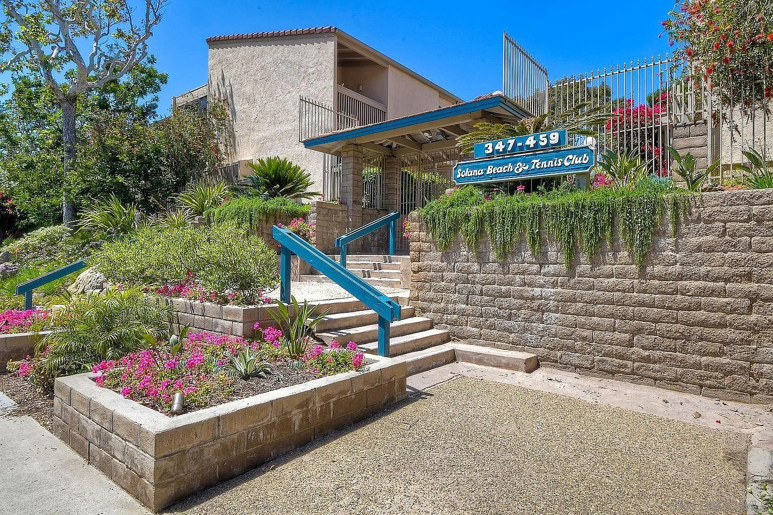 423 S Sierra Ave — Photo 1