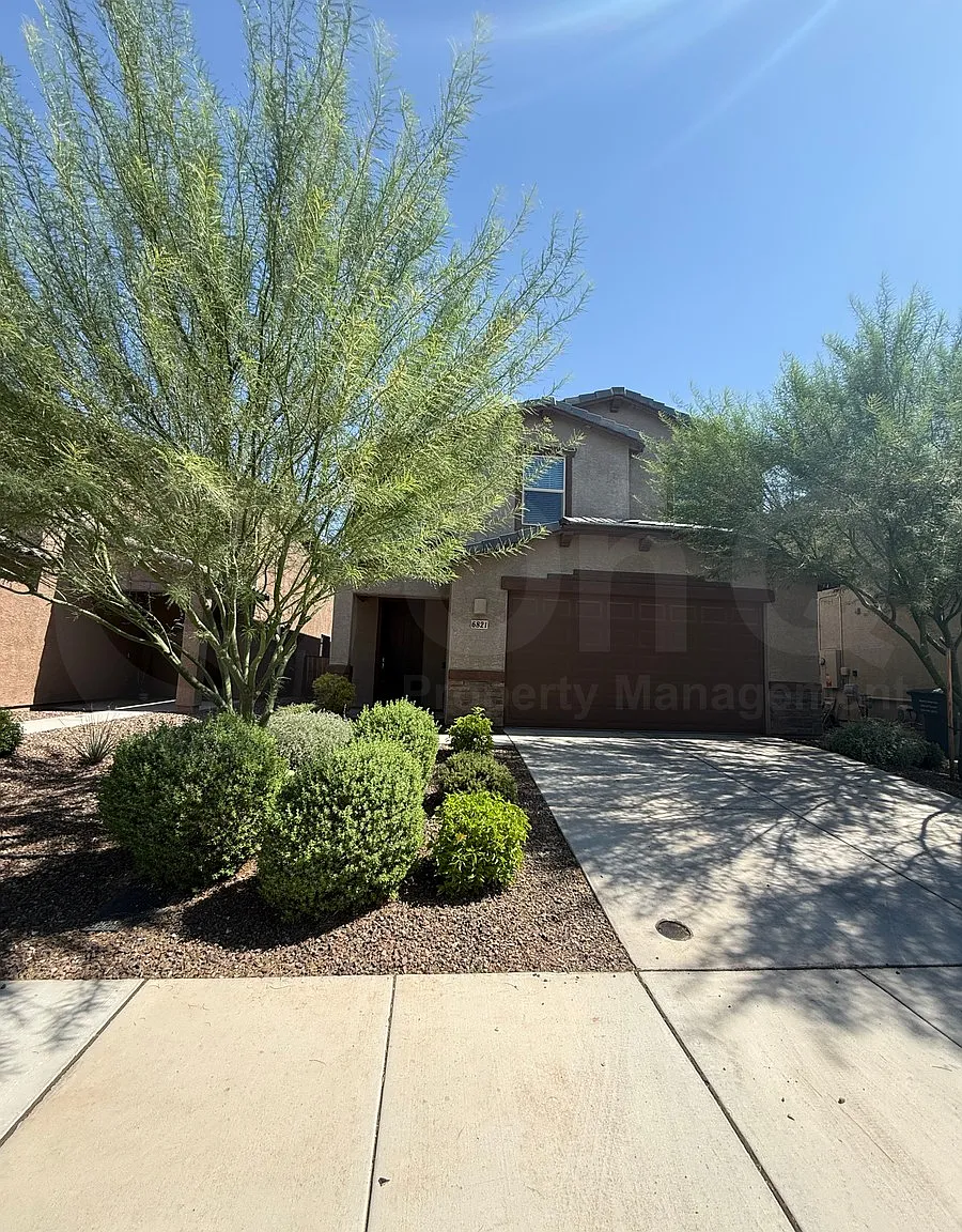 4 bed, 2.5 bath, 2391 sqft, $2,300 — Photo 3