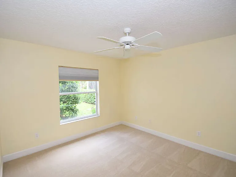 1216 Hampstead Ln — Photo 25