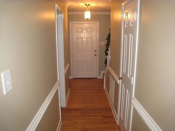 INVITING ENTRY FOYER ... HARDWOOD, CUSTOM PAINT, CROWN MOLDING, AND CHAIR RAIL