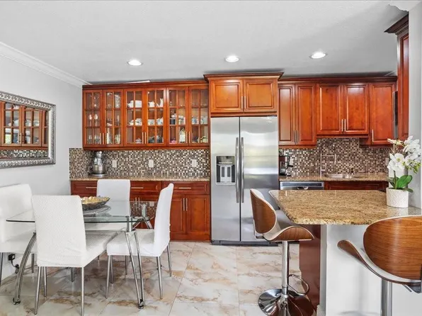677 Trace Circle #207, Deerfield Beach, FL 33441
