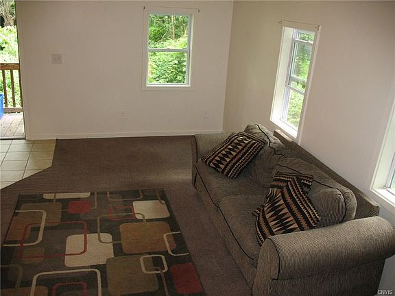 4th image of 24 Willow Ave