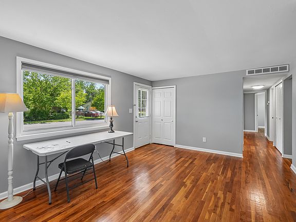 5th image of 2121 Champagne Dr