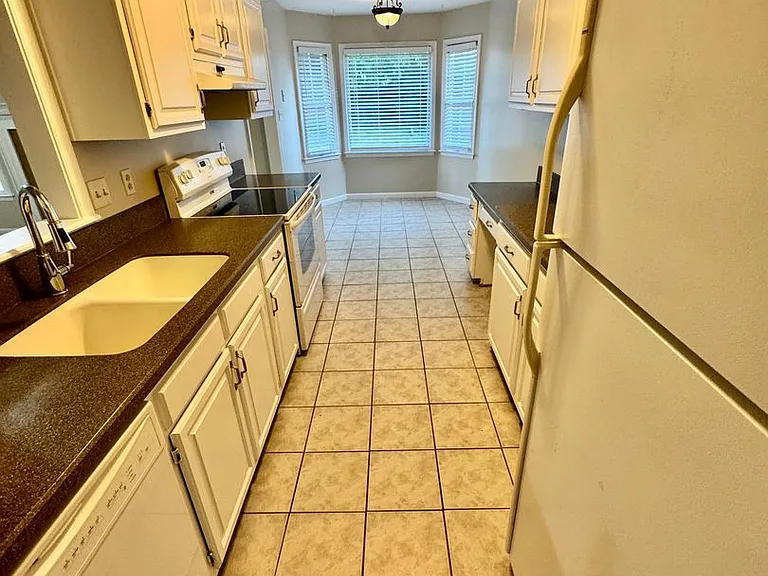 1332 Gravenhurst Cir — Photo 2