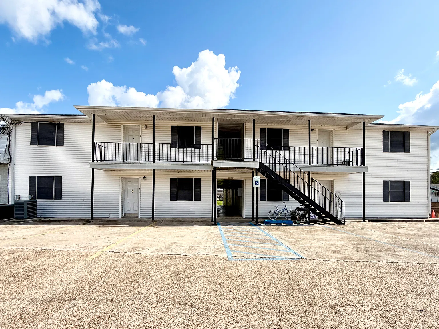 2 bed, 900 sqft, $975 — Photo 1
