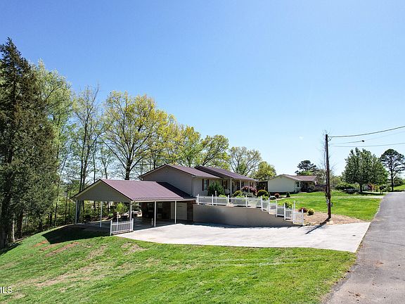 2nd image of 328 Golf View Dr