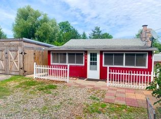330 Hill St, Crystal, MI 48818