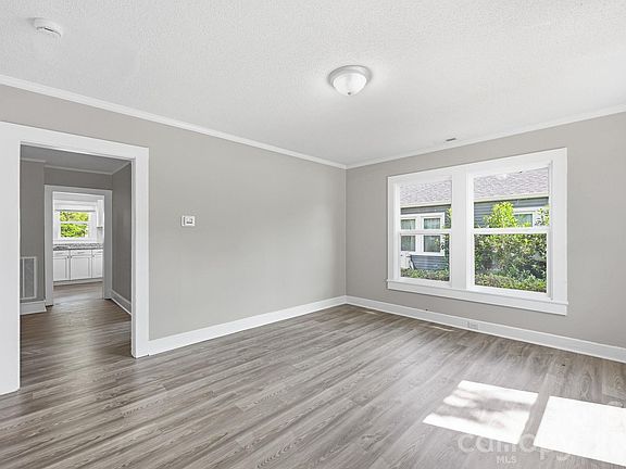 5th image of 1006 W C St