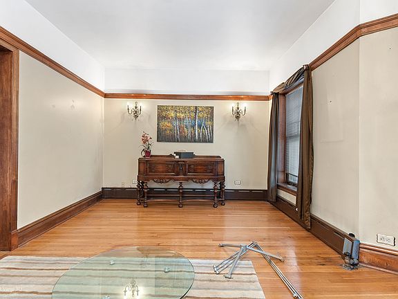 5th image of 1059 W Balmoral Ave