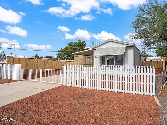 3rd image of 1432 W Buena Tierra Pl