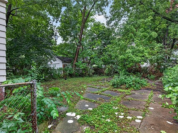 4th image of 1254 Carlyon Rd
