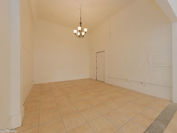3rd image of 144 E Santa Clara St