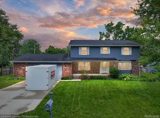 1051 Charest Ave, Waterford, MI 48327