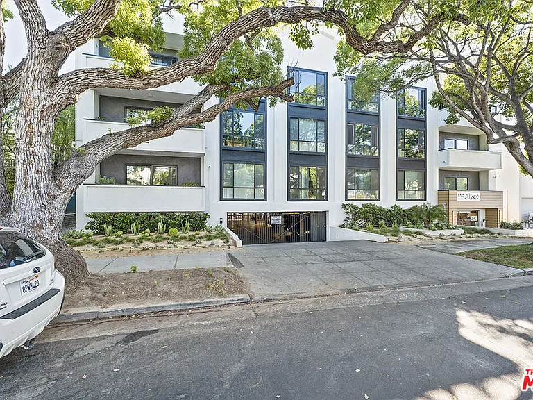 821 E 3rd St #209 — Photo 22
