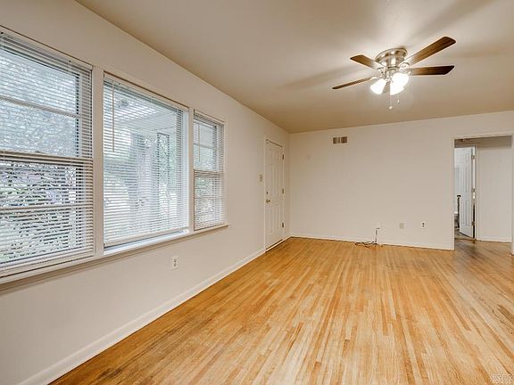 5th image of 301 W 35th St