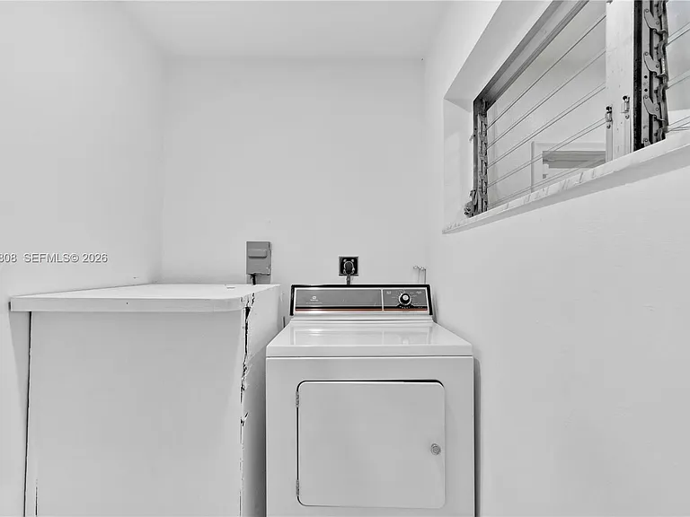 1418 NE 57th Ct — Photo 24