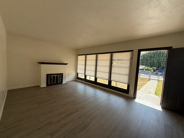 7650 Elm St — Photo 2
