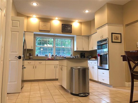 4th image of 484 Villa Nova Point