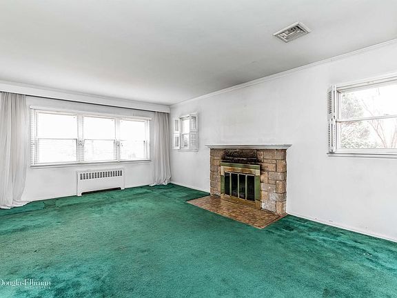 3rd image of 218-27 Grand Central Pkwy